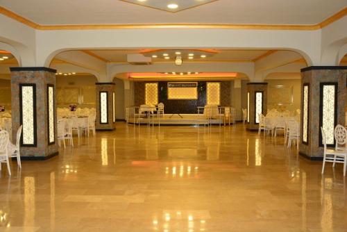 Star Balo Davet Salonu'nda Geniş Açı Sahne Görünümü