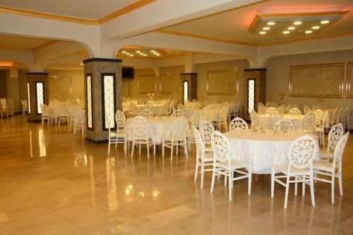 Star Balo Davet Salonu'nda Modern Masa Düzeni