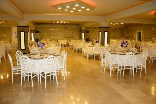 Star Balo Davet Salonu'nda Zarif Masa Düzeni