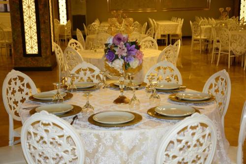 Star Balo Davet Salonu'nda Zarif Yakın Çekim Masa