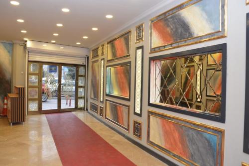 Star Balo Davet Salonu Kırmızı Halı Girişi